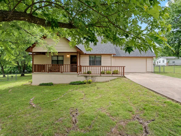 1020 Ahnawake St, Grove, OK 74344