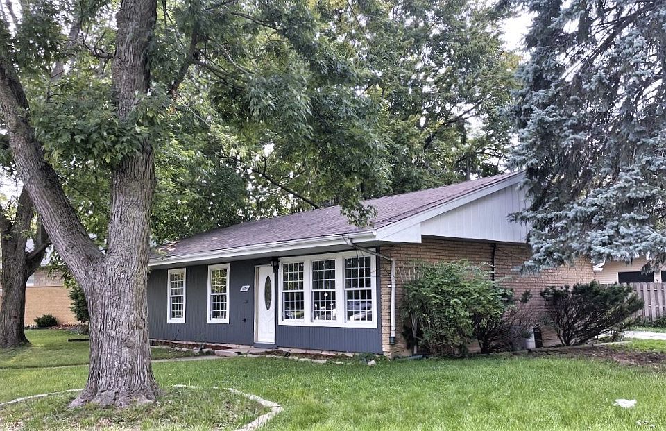 1st image of 16054 Marian Ct