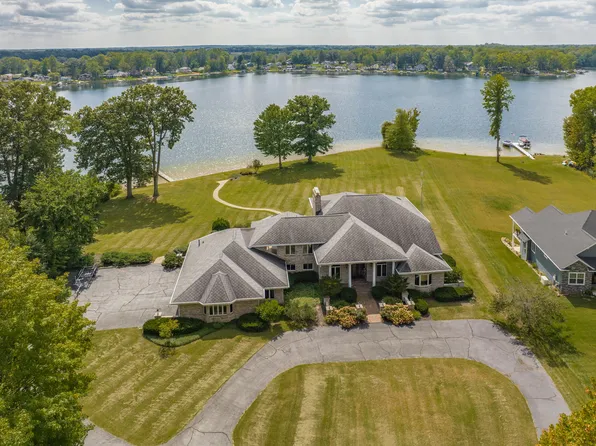 43535 Carla Dr, Paw Paw, MI 49079