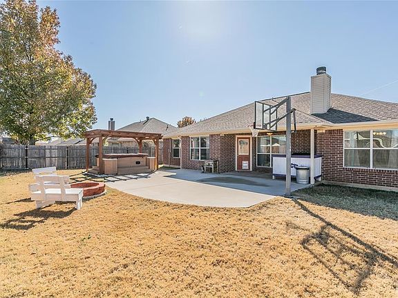 2nd image of 222 Waverly Ct