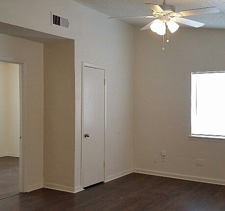 4th image of 1301 Lanemar Dr