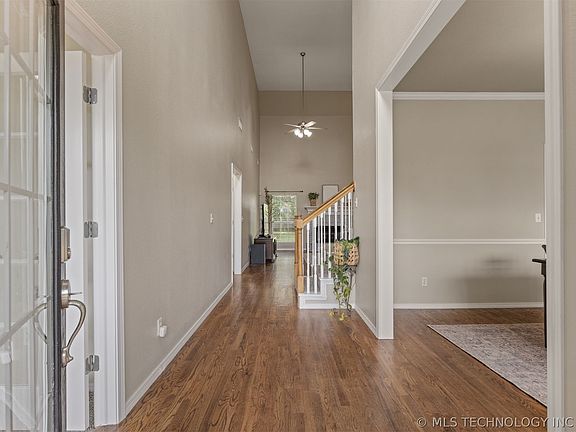 4th image of 4109 S Redwood Ave