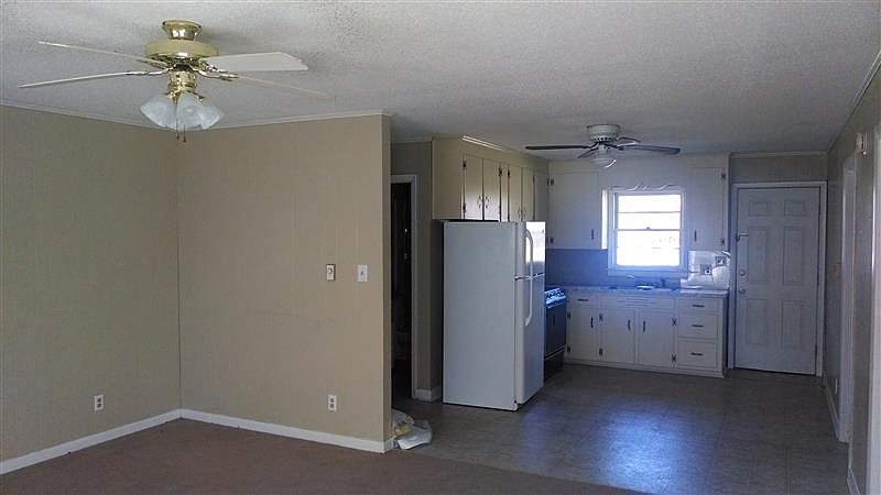 2nd image of 2747 Baker St