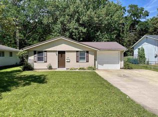 917 Assembly Pl, Dixon, IL 61021