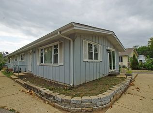 1940 Sheila St, Woodstock, IL 60098