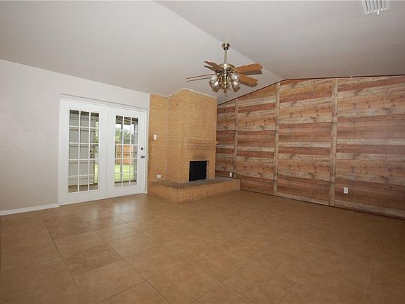 3rd image of 400 Southlake Dr