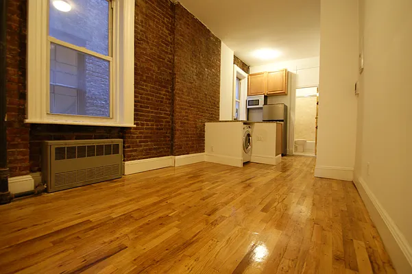 Rented by Michael Sloane Realty Company | media 1