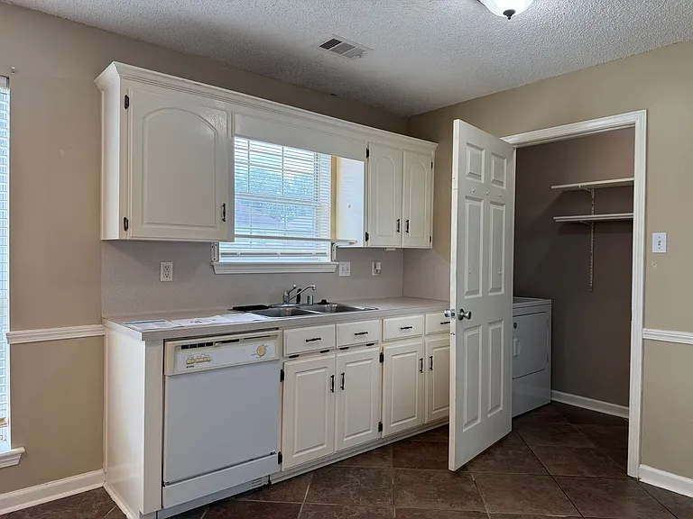 23 Violet Ln — Photo 6