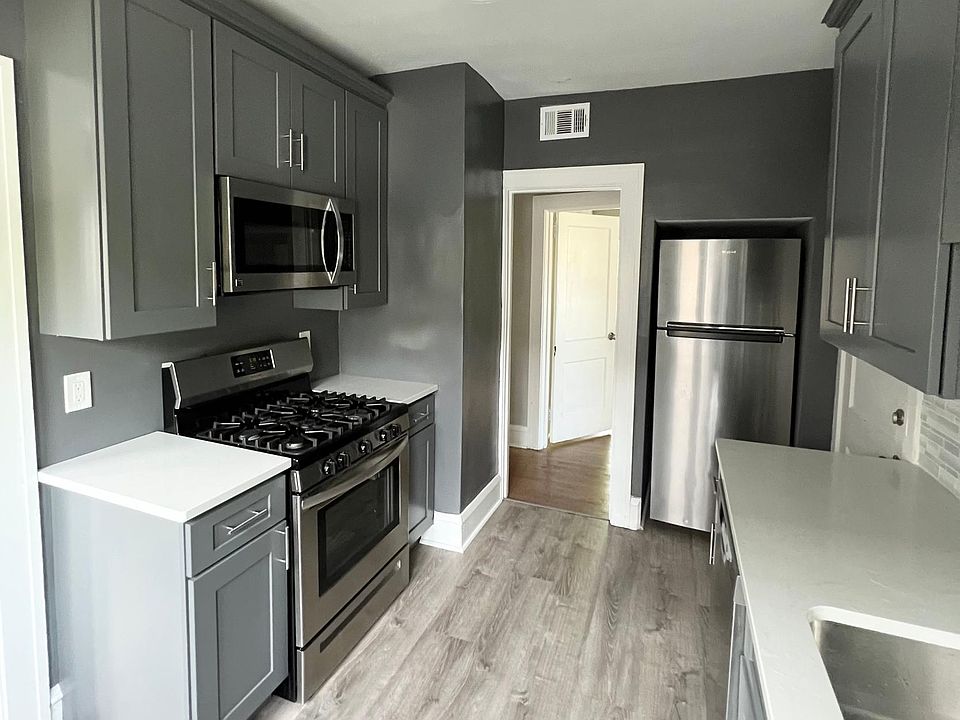 1st image of 1293 Summit Ave Floor 2