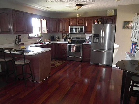 5th image of 158 Greenwood Ave