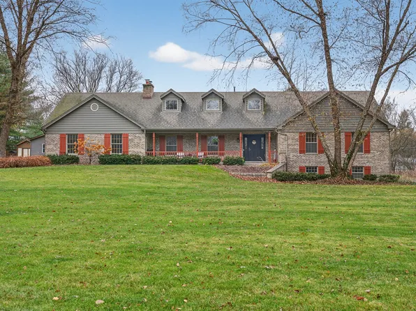 3727 Cherokee Dr, Johnsburg, IL 60051