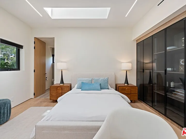 2501 Banyan Dr — Photo 24