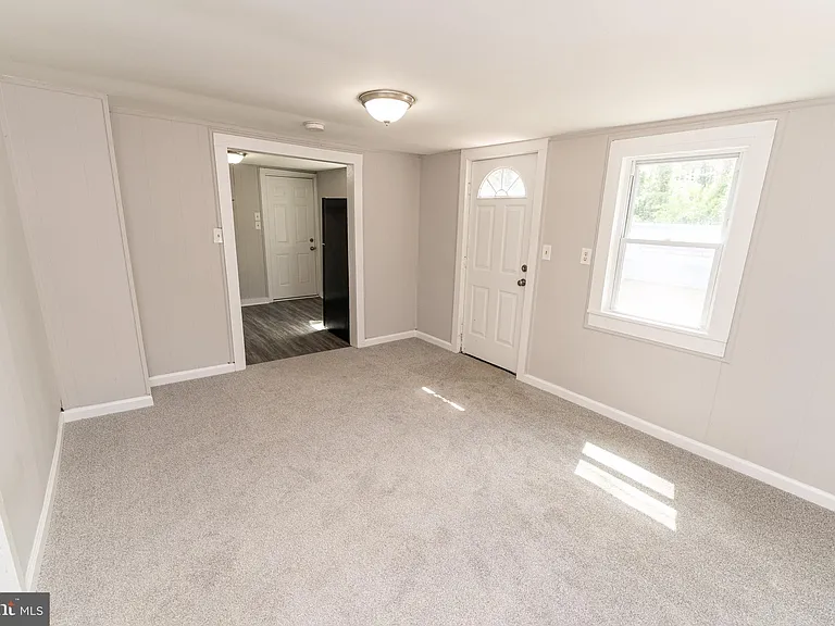 115 Davis Ln — Photo 5
