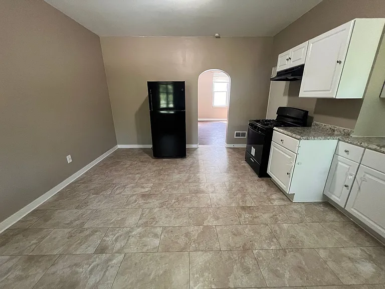 1104 Brabec St — Photo 10