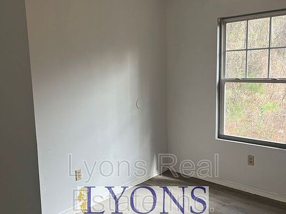 3rd image of 606 Briarcliff Cir