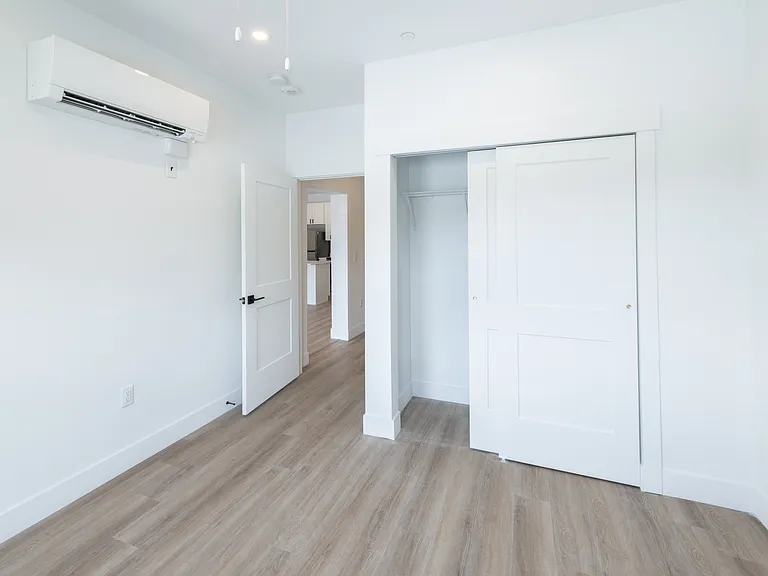 The Midland Apartments — Photo 22