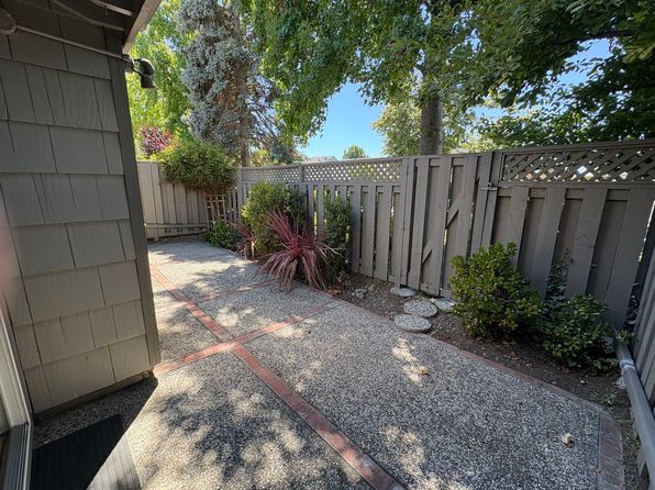 848 Erickson Ln