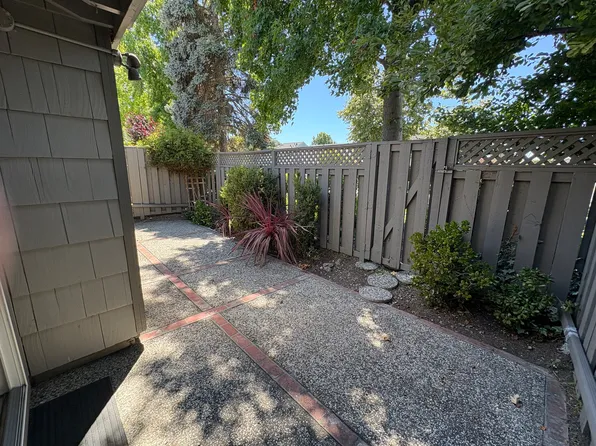 848 Erickson Ln, Foster City, CA 94404