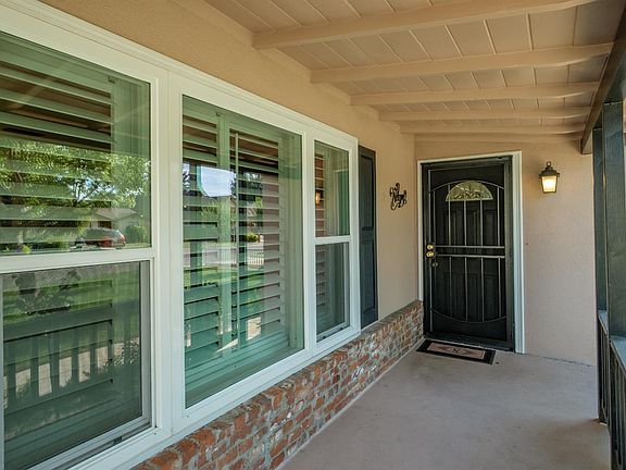 2nd image of 1004 E Buckingham Way