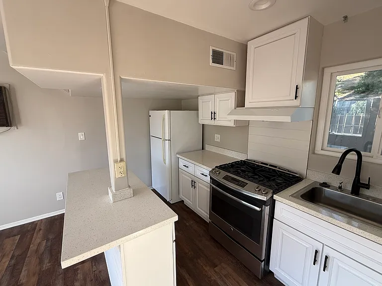 3225 Montrose Ave #A — Photo 12