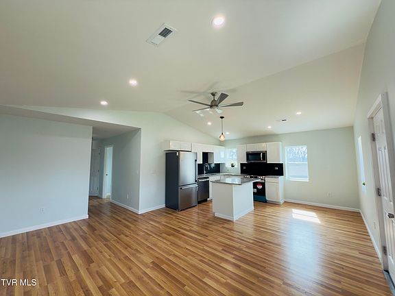5th image of 267 Alabama St