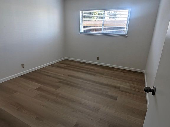 2nd image of 429 Dunster Dr #2