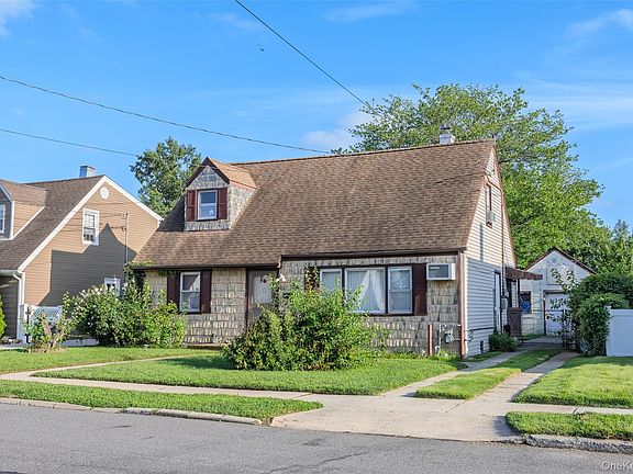 2nd image of 44 Pine Lane