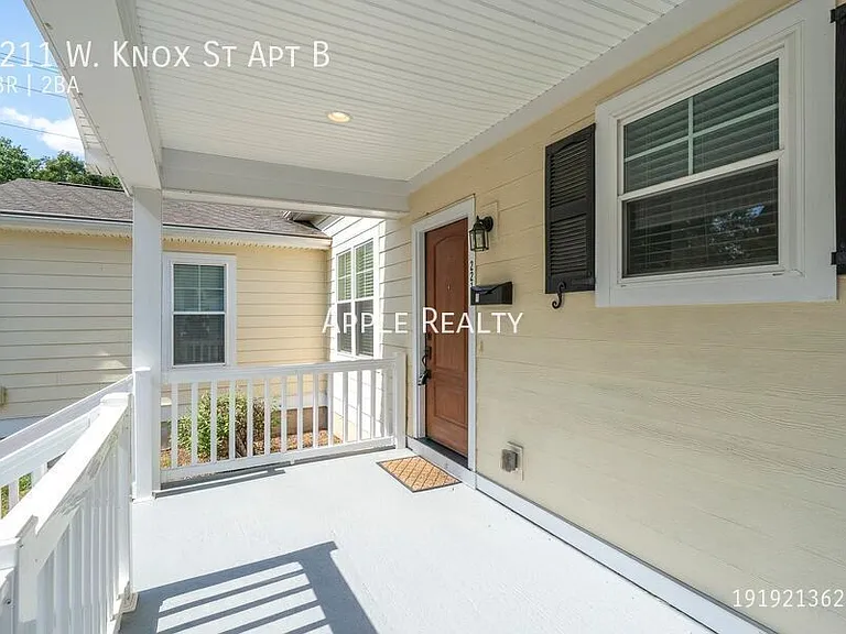 2211 W Knox St #B — Photo 2
