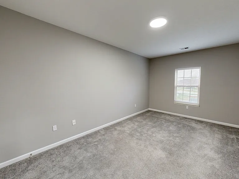 Burlington Oaks Apartments — Photo 40