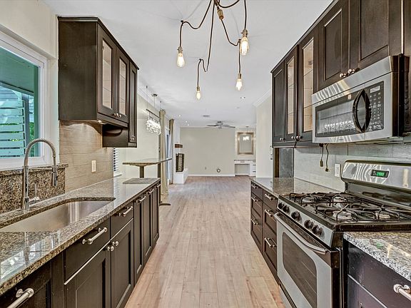 4th image of 3004 Loyola Ln
