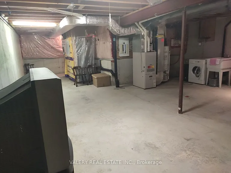 1058 Lexington Cir — Photo 38