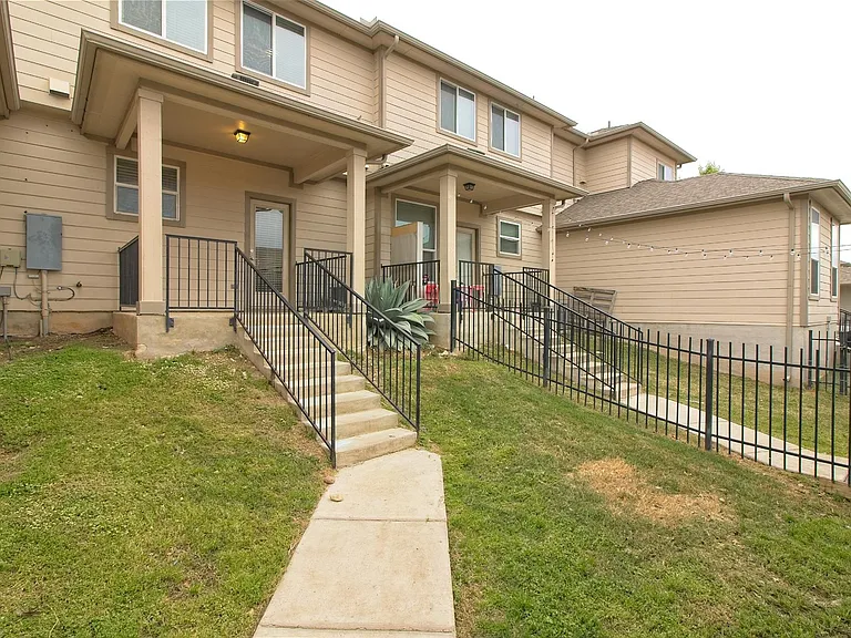 315 N Heatherwilde Blvd — Photo 28
