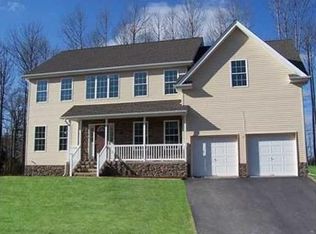 4 Mount Dr, North Brunswick, NJ 08902