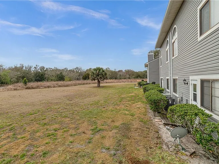 9510 Darien Ave — Photo 16