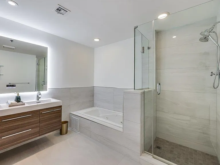1100 Clinton St #101 — Photo 23