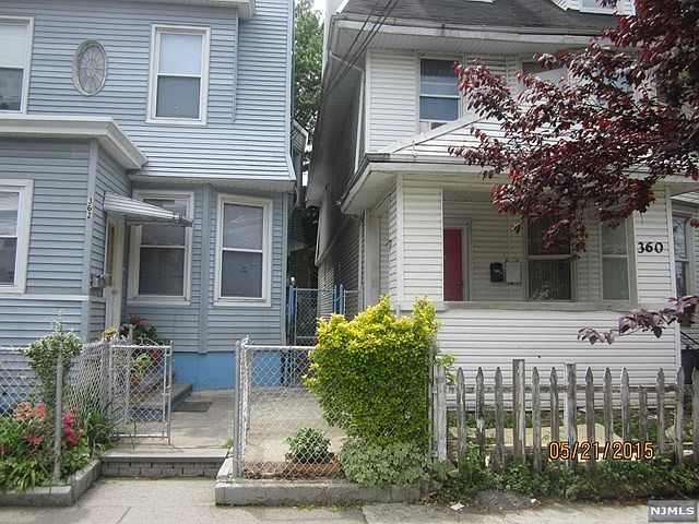 2nd image of 360 15th Ave