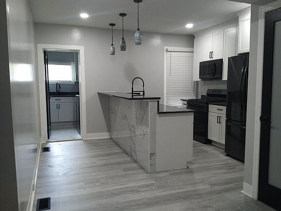 5th image of 122 Pattison Ave
