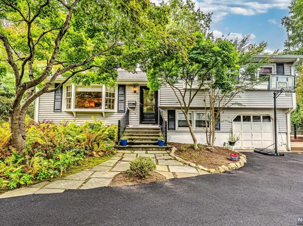 58 Degroff Pl, Park Ridge, NJ 07656