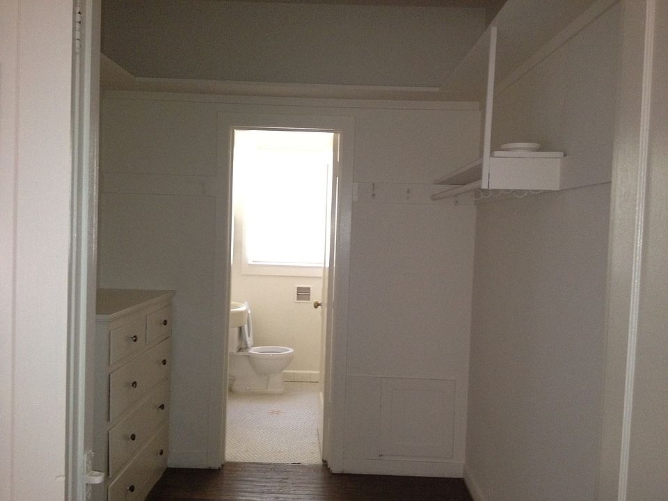 2nd image of 918 26th St APT P