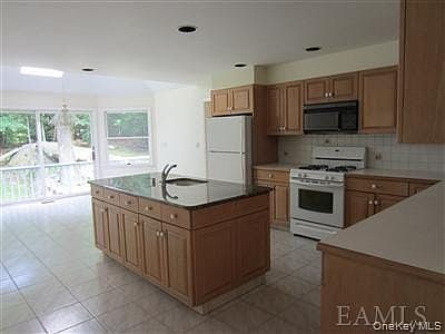 5th image of 6 Beechtree Dr