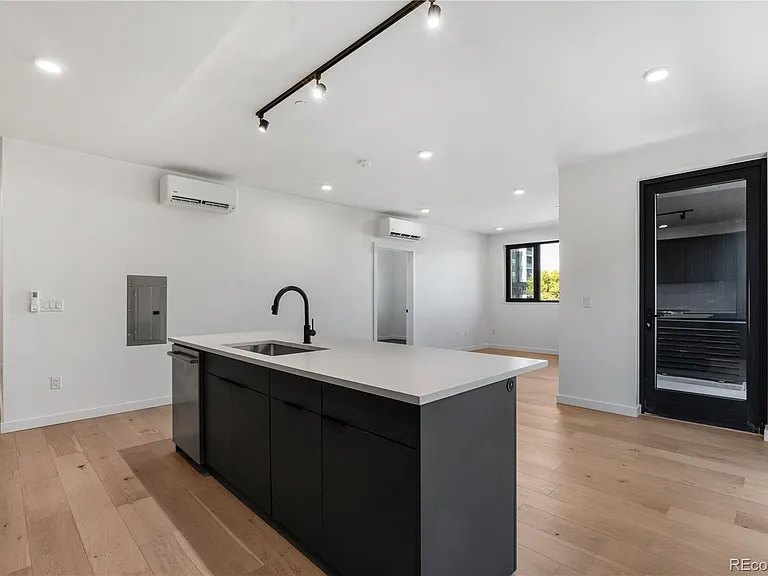 1601 Park Ave #307 — Photo 2