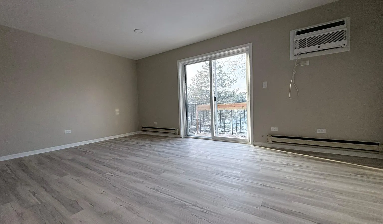 2 bed, 850 sqft, $1,645 — Photo 2