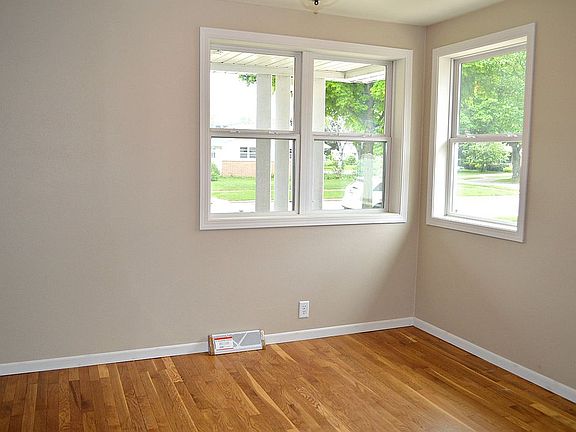 HARDWOOD FLS DINING ROOM