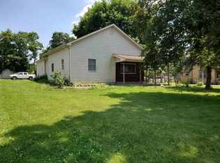 302 N Line St, Churubusco, IN 46723