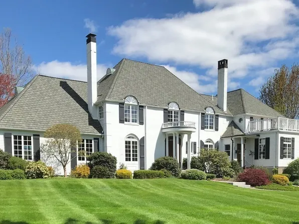 105 Haven St, Dover, MA 02030