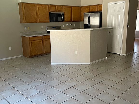 5th image of 2463 S Avoca Cir