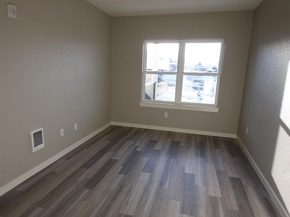 4th image of 830 Crestmont Way #306
