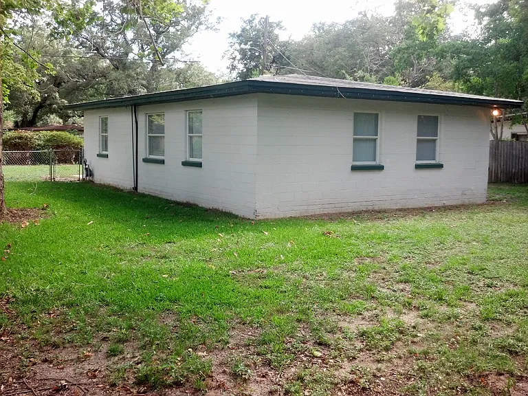 810 S Madison Dr — Photo 24