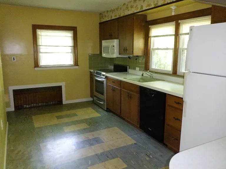 15 Fitchview Ave — Photo 3