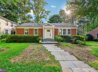 627 Crocus Dr, Rockville, MD 20850